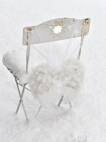 Angel chair - from paysdemerveille.canalblog