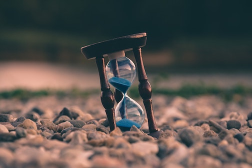Hour glass- photo by Aron Visuals on Unsplash 